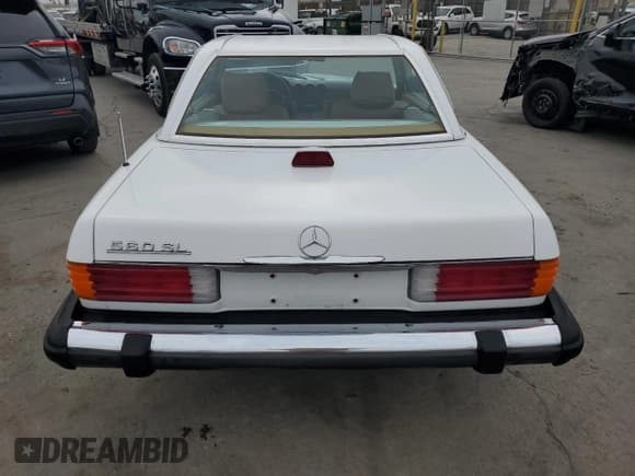 ✅ 1986 Mercedes-Benz 560 SL • VIN: WDBBA48D8GA045467 • Лот: 62560485. Опубликован ранее на Copart с пробегом 64 819 миль. Бесплатный доступ к архиву аукционных продаж из США и подробный отчёт об истории автомобиля на DreamBid. Изображение 6.