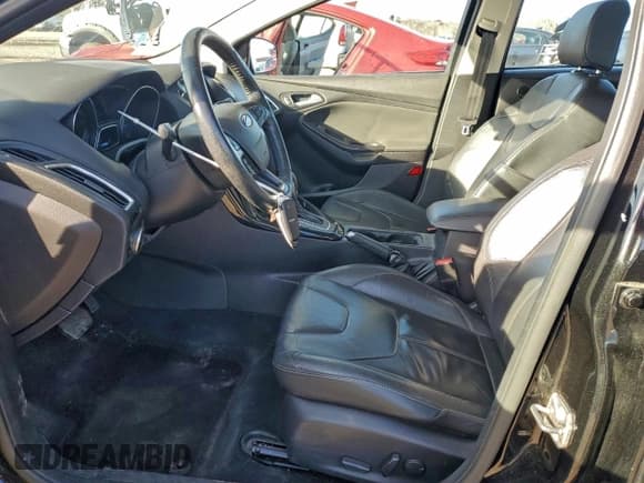 ✅ 2015 Ford Focus Titanium • VIN: 1FADP3N27FL235033 • Lot: 95573645. Wystawiony na Copart z przebiegiem 158 138 mil. Bezpłatny archiwum sprzedaży aukcyjnych z USA i szczegółowy raport historii pojazdu na DreamBid. Zdjęcie 7.