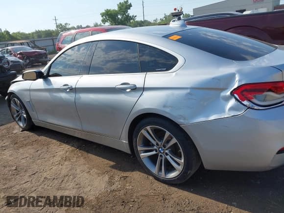 ✅ 2019 BMW 4 Series 430i • VIN: WBA4J1C51KBM14629 • Lot: 42934408. Wystawiony na IAAI z przebiegiem 100 522 mil. Bezpłatny archiwum sprzedaży aukcyjnych z USA i szczegółowy raport historii pojazdu na DreamBid. Zdjęcie 14.