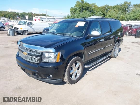 ✅ 2013 Chevrolet Suburban LT • VIN: 1GNSKJE77DR184909 • Lot: 43429967. Listed on IAAI with 293,811 mi. Free auction sales archive from the USA and detailed vehicle history report at DreamBid. Image 17.
