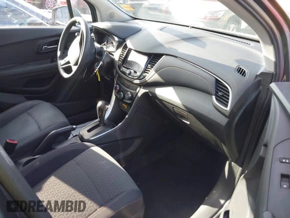 ✅ 2020 Chevrolet Trax LS • VIN: 3GNCJKSB3LL175488 • Lot: 43665428. Listed on IAAI with 27,263 mi. Free auction sales archive from the USA and detailed vehicle history report at DreamBid. Image 5.