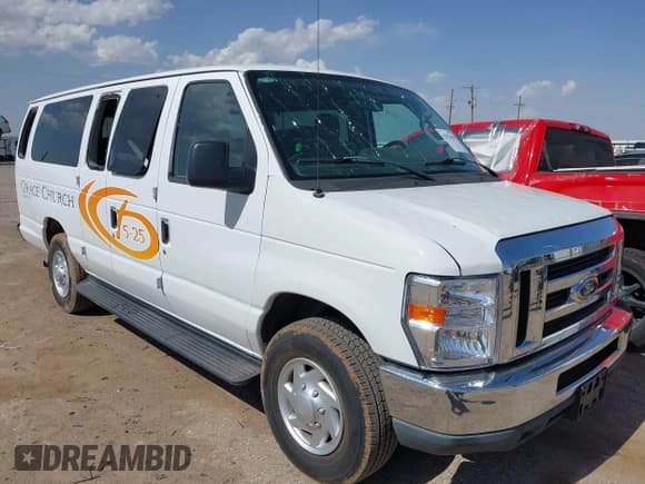 ✅ 2011 Ford Econoline Passenger XL • VIN: 1FBSS3BL5BDA35967 • Lot: 42522194. Wystawiony na IAAI z przebiegiem 69 983 mil. Bezpłatny archiwum sprzedaży aukcyjnych z USA i szczegółowy raport historii pojazdu na DreamBid. Zdjęcie 1.