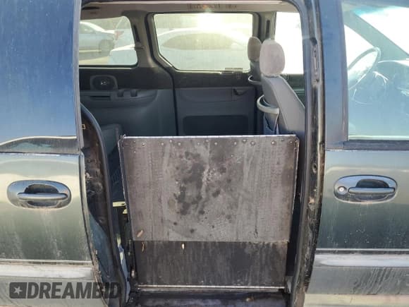 ✅ 2000 Dodge Caravan LE • VIN: 1B4GP54L7YB571056 • Lot: 71631365. Listed on Copart with 136,970 mi. Free auction sales archive from the USA and detailed vehicle history report at DreamBid. Image 11.