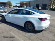 ✅ 2018 Tesla Model 3 Long Range Battery • VIN: 5YJ3E1EA3JF155473 • Lot: 43031030. Wystawiony na IAAI z przebiegiem 94 709 mil. Bezpłatny archiwum sprzedaży aukcyjnych z USA i szczegółowy raport historii pojazdu na DreamBid. Zdjęcie 3.