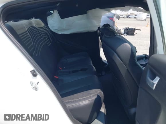 ✅ 2016 Hyundai Veloster Turbo R-Spec • VIN: KMHTC6AE5GU263570 • Lot: 42897746. Wystawiony na IAAI z przebiegiem 68 200 mil. Bezpłatny archiwum sprzedaży aukcyjnych z USA i szczegółowy raport historii pojazdu na DreamBid. Zdjęcie 8.