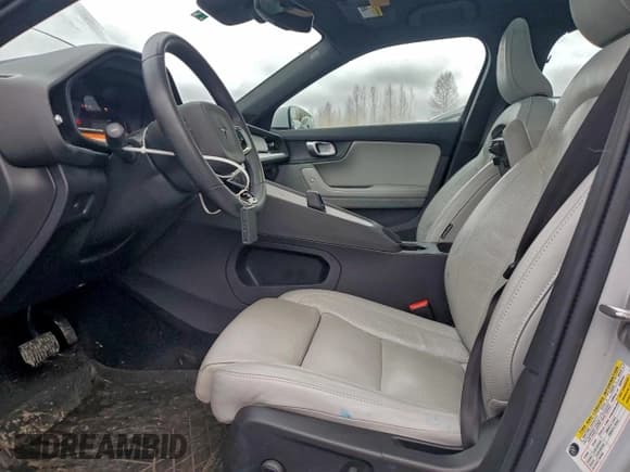 ✅ 2023 Polestar 2 • VIN: YSMEG3KA2PL114278 • Lot: 96733355. Wystawiony na Copart z przebiegiem 46 738 mil. Bezpłatny archiwum sprzedaży aukcyjnych z USA i szczegółowy raport historii pojazdu na DreamBid. Zdjęcie 7.