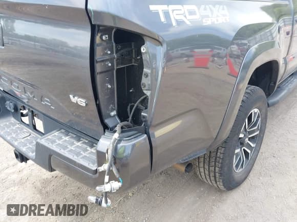 ✅ 2021 Toyota Tacoma SR5 • VIN: 3TYDZ5BNXMT003542 • Lot: 42190502. Wystawiony na IAAI z przebiegiem 40 083 mil. Bezpłatny archiwum sprzedaży aukcyjnych z USA i szczegółowy raport historii pojazdu na DreamBid. Zdjęcie 20.