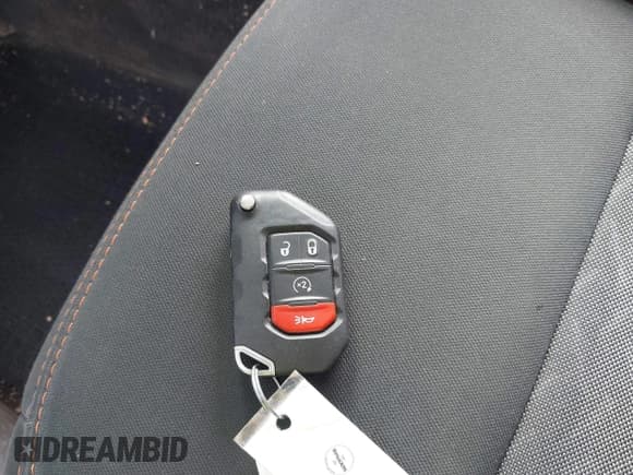 ✅ 2021 Jeep Gladiator Mojave • VIN: 1C6JJTEG2ML565676 • Lot: 42165604. Wystawiony na IAAI z przebiegiem 59 039 mil. Bezpłatny archiwum sprzedaży aukcyjnych z USA i szczegółowy raport historii pojazdu na DreamBid. Zdjęcie 11.