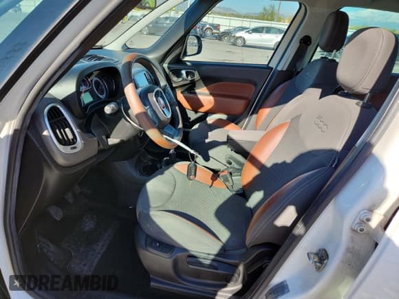 ✅ 2014 FIAT 500L Trekking • VIN: ZFBCFADH6EZ006523 • Lot: 86860965. Wystawiony na Copart z przebiegiem 99 598 mil. Bezpłatny archiwum sprzedaży aukcyjnych z USA i szczegółowy raport historii pojazdu na DreamBid. Zdjęcie 7.