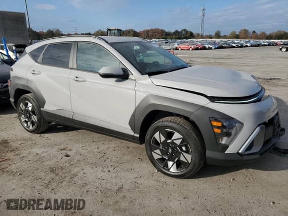 2025 Hyundai Kona SEL with VIN KM8HBCAB3SU212459, listed as a Copart auction lot 79527264 with 446 mi miles and Salvage title. Bid and sale history available at DreamBid. Image 4.