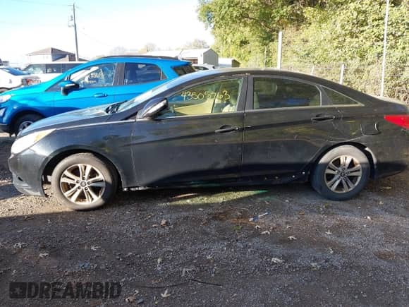 2014 Hyundai Sonata GLS with VIN 5NPEB4AC7EH941682, listed as a IAAI auction lot 43505763 with 298,489 mi miles and . Bid and sale history available at DreamBid. Image 6.