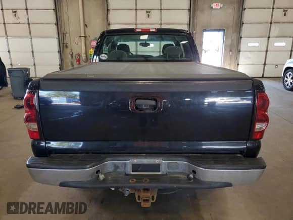 ✅ 2005 Chevrolet Silverado 1500 LS • VIN: 1GCEK19V55Z330708 • Lot: 55896355. Wystawiony na Copart z przebiegiem 186 270 mil mil. Skorzystaj z bezpłatnego archiwum sprzedaży aukcyjnych z USA i zobacz szczegółowy raport historii pojazdu na DreamBid. Zdjęcie 6.