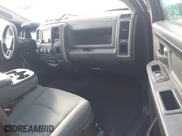 2018 Ram 1500 Express z VIN 1C6RR7FT2JS307996, wystawiony jako IAAI lot #43360537 z przebiegiem 81 154 mil mil oraz . Historia ofert i sprzedaży dostępna na DreamBid. Obrazek 5.