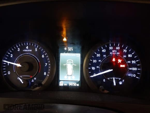 ✅ 2016 Toyota Sienna XLE • VIN: 5TDYK3DCXGS697980 • Lot: 41500895. Listed on IAAI with 94,750 mi. Free auction sales archive from the USA and detailed vehicle history report at DreamBid. Image 7.