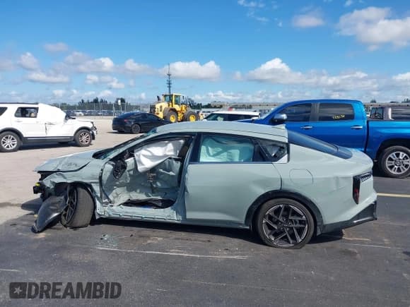 ✅ 2025 Kia K4 GT-Line • VIN: 3KPFW4DEXSE064949 • Лот: 43337783. Опубликован ранее на IAAI с пробегом 2 839 миль. Бесплатный доступ к архиву аукционных продаж из США и подробный отчёт об истории автомобиля на DreamBid. Изображение 15.