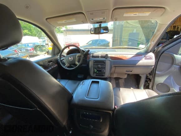 ✅ 2013 GMC Yukon XL SLT • VIN: 1GKS2KE79DR128926 • Lot: 56002395. Wystawiony na Copart z przebiegiem 85 744 mil. Bezpłatny archiwum sprzedaży aukcyjnych z USA i szczegółowy raport historii pojazdu na DreamBid. Zdjęcie 9.