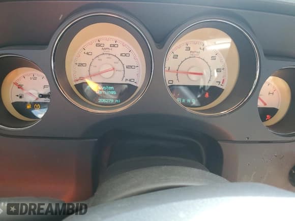 ✅ 2013 Dodge Challenger SXT • VIN: 2C3CDYAGXDH545513 • Lot: 71287324. Wystawiony na Copart z przebiegiem 205 279 mil. Bezpłatny archiwum sprzedaży aukcyjnych z USA i szczegółowy raport historii pojazdu na DreamBid. Zdjęcie 9.