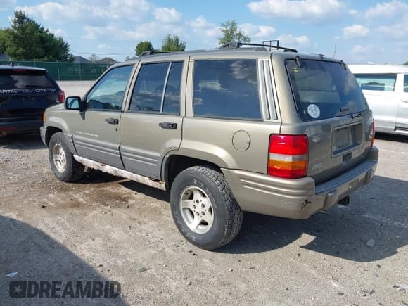 ✅ 1998 Jeep Grand Cherokee Laredo • VIN: 1J4GZ48S8WC349667 • Лот: 43325604. Опубликован ранее на IAAI с пробегом 232 752 миль. Бесплатный доступ к архиву аукционных продаж из США и подробный отчёт об истории автомобиля на DreamBid. Изображение 3.