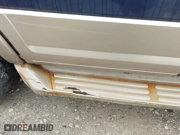 ✅ 2013 Ford Expedition XLT • VIN: 1FMJU1J5XDEF44082 • Lot: 43284216. Listed on IAAI with 198,738 mi. Free auction sales archive from the USA and detailed vehicle history report at DreamBid. Image 20.