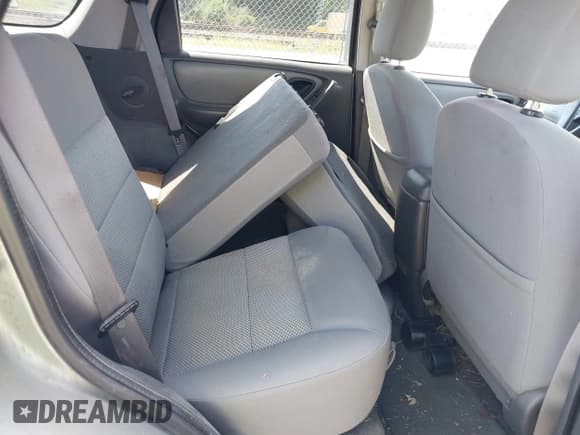 ✅ 2007 Ford Escape XLT • VIN: 1FMYU93147KA76492 • Lot: 42918517. Listed on IAAI with 166,010 mi. Free auction sales archive from the USA and detailed vehicle history report at DreamBid. Image 8.