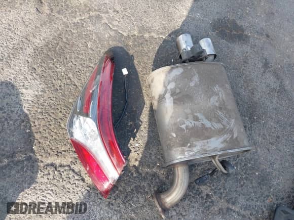 2021 Toyota Camry XSE z VIN 4T1K61AK4MU438222, wystawiony jako IAAI lot #43237160 z przebiegiem 49 103 mil mil oraz . Historia ofert i sprzedaży dostępna na DreamBid. Obrazek 12.