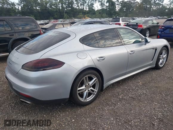 ✅ 2014 Porsche Panamera • VIN: WP0AA2A7XEL009657 • Лот: 43174657. Опубликован ранее на IAAI с пробегом 76 964 миль. Бесплатный доступ к архиву аукционных продаж из США и подробный отчёт об истории автомобиля на DreamBid. Изображение 4.