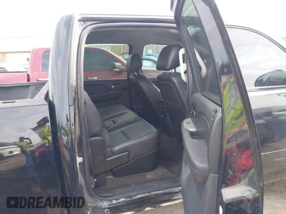 ✅ 2013 Chevrolet Silverado 1500 LTZ • VIN: 3GCPKTE76DG163821 • Lot: 42357711. Wystawiony na IAAI z przebiegiem 201 820 mil. Bezpłatny archiwum sprzedaży aukcyjnych z USA i szczegółowy raport historii pojazdu na DreamBid. Zdjęcie 8.