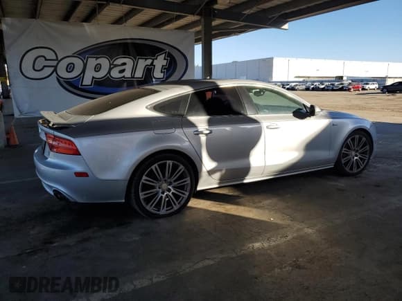 ✅ 2014 Audi A7 Premium Plus • VIN: WAUWGAFC6EN027711 • Лот: 85944305. Опубликован ранее на Copart с пробегом 179 298 миль. Бесплатный доступ к архиву аукционных продаж из США и подробный отчёт об истории автомобиля на DreamBid. Изображение 3.