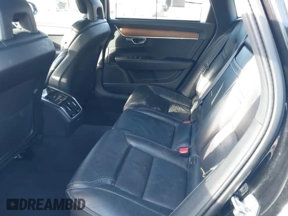 ✅ 2018 Volvo S90 Inscription • VIN: LVY992ML0JP034745 • Lot: 43655804. Wystawiony na IAAI z przebiegiem 89 435 mil. Bezpłatny archiwum sprzedaży aukcyjnych z USA i szczegółowy raport historii pojazdu na DreamBid. Zdjęcie 8.