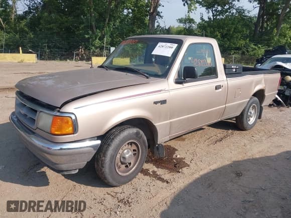 ✅ 1996 Ford Ranger XL • VIN: 1FTCR10A0TUA55546 • Lot: 42872200. Wystawiony na IAAI z przebiegiem 177 576 mil. Bezpłatny archiwum sprzedaży aukcyjnych z USA i szczegółowy raport historii pojazdu na DreamBid. Zdjęcie 2.
