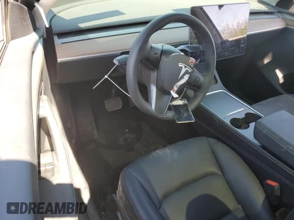 ✅ 2025 Tesla Model Y Long Range • VIN: 7SAYGDED2SF266130 • Lot: 80688045. Wystawiony na Copart z przebiegiem 7 556 mil. Bezpłatny archiwum sprzedaży aukcyjnych z USA i szczegółowy raport historii pojazdu na DreamBid. Zdjęcie 8.