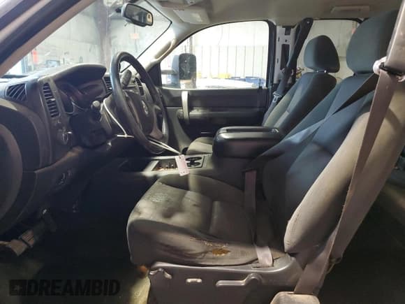 ✅ 2007 Chevrolet Silverado 2500HD 2LT • VIN: 1GCHK29697E535969 • Lot: 70723923. Wystawiony na Copart z przebiegiem 141 449 mil. Bezpłatny archiwum sprzedaży aukcyjnych z USA i szczegółowy raport historii pojazdu na DreamBid. Zdjęcie 7.