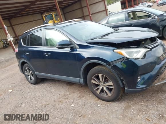 ✅ 2018 Toyota RAV4 XLE • VIN: JTMWFREV9JJ747531 • Lot: 43395687. Listed on IAAI with 164,882 mi. Free auction sales archive from the USA and detailed vehicle history report at DreamBid. Image 13.