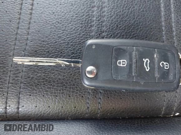 ✅ 2016 Volkswagen Jetta GLI SE • VIN: 3VW4T7AJ5GM227388 • Lot: 39520875. Wystawiony na IAAI z przebiegiem 71 008 mil. Bezpłatny archiwum sprzedaży aukcyjnych z USA i szczegółowy raport historii pojazdu na DreamBid. Zdjęcie 11.