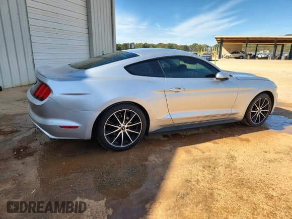 ✅ 2017 Ford Mustang EcoBoost Premium • VIN: 1FA6P8TH4H5304748 • Лот: 89867555. Опубликован ранее на Copart с пробегом 109 213 миль. Бесплатный доступ к архиву аукционных продаж из США и подробный отчёт об истории автомобиля на DreamBid. Изображение 3.