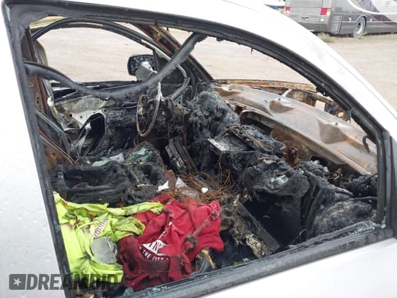 ✅ 2019 Chevrolet Silverado 1500 LT • VIN: 2GCVKPEC1K1169432 • Lot: 43174619. Wystawiony na IAAI z przebiegiem 99 402 mil. Bezpłatny archiwum sprzedaży aukcyjnych z USA i szczegółowy raport historii pojazdu na DreamBid. Zdjęcie 5.