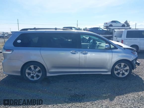 ✅ 2012 Toyota Sienna SE • VIN: 5TDXK3DC7CS258273 • Lot: 42444615. Listed on IAAI with Not provided. Free auction sales archive from the USA and detailed vehicle history report at DreamBid. Image 13.