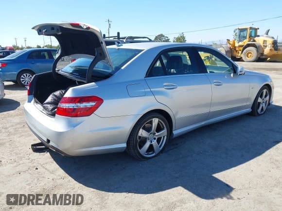 ✅ 2012 Mercedes-Benz E 350 Luxury • VIN: WDDHF5KB5CA604919 • Lot: 43045662. Wystawiony na IAAI z przebiegiem 139 506 mil. Bezpłatny archiwum sprzedaży aukcyjnych z USA i szczegółowy raport historii pojazdu na DreamBid. Zdjęcie 4.
