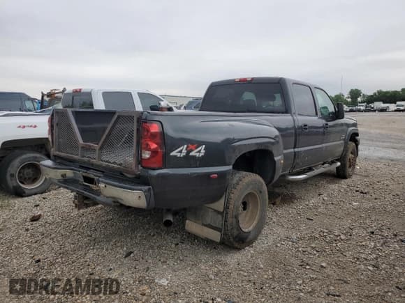✅ 2004 Chevrolet Silverado 3500 DRW • VIN: 1GCJK33134F105638 • Lot: 59279344. Listed on Copart with 169,406 mi. Free auction sales archive from the USA and detailed vehicle history report at DreamBid. Image 3.
