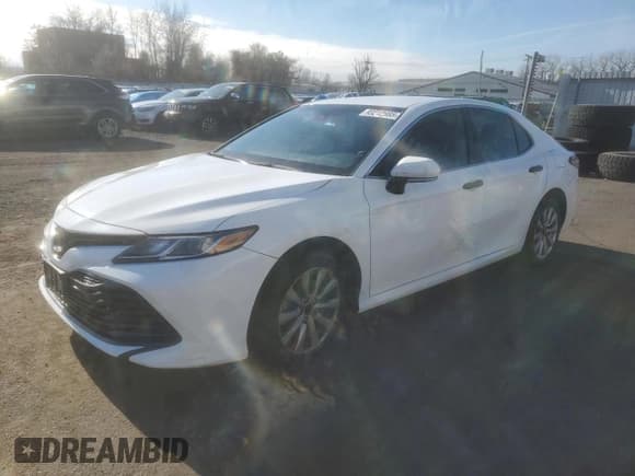✅ 2018 Toyota Camry LE • VIN: JTNB11HK6J3007984 • Lot: 93212985. Wystawiony na Copart z przebiegiem 116 679 mil. Bezpłatny archiwum sprzedaży aukcyjnych z USA i szczegółowy raport historii pojazdu na DreamBid. Zdjęcie 1.