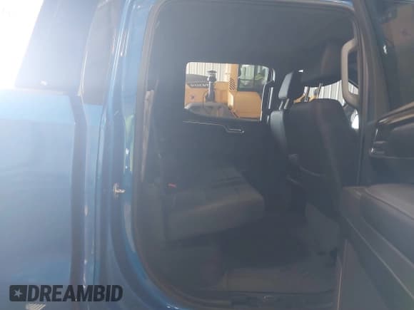 ✅ 2023 Chevrolet Silverado 1500 LT Trail Boss • VIN: 3GCUDFED7PG244061 • Lot: 41598489. Wystawiony na IAAI z przebiegiem 15 116 mil. Bezpłatny archiwum sprzedaży aukcyjnych z USA i szczegółowy raport historii pojazdu na DreamBid. Zdjęcie 8.