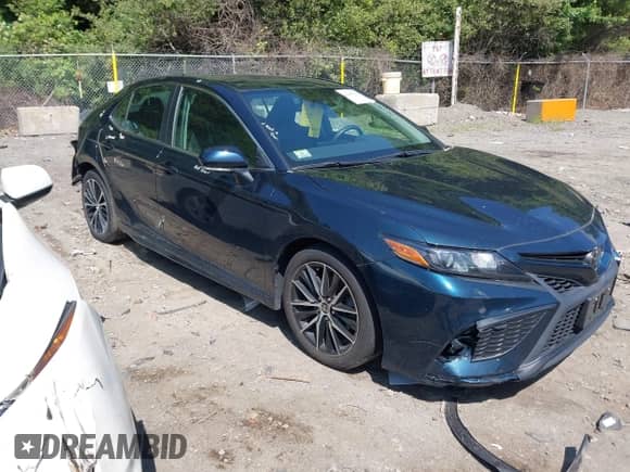 2021 Toyota Camry SE with VIN 4T1G11BK4MU042911, listed as a IAAI auction lot 42495834 with 73,314 mi miles and . Bid and sale history available at DreamBid. Image 1.