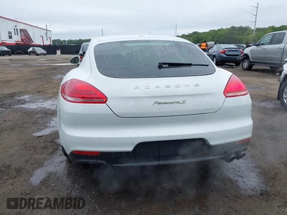 ✅ 2014 Porsche Panamera S E-Hybrid • VIN: WP0AD2A79EL044181 • Lot: 43051278. Wystawiony na IAAI z przebiegiem 92 995 mil. Bezpłatny archiwum sprzedaży aukcyjnych z USA i szczegółowy raport historii pojazdu na DreamBid. Zdjęcie 16.