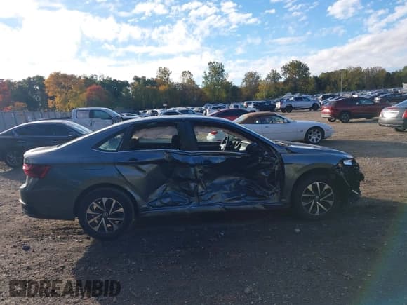 ✅ 2022 Volkswagen Jetta S • VIN: 3VWCM7BU0NM015609 • Lot: 43488392. Listed on IAAI with 26,331 mi. Free auction sales archive from the USA and detailed vehicle history report at DreamBid. Image 14.