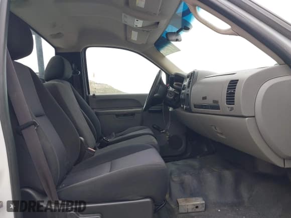 ✅ 2011 Chevrolet Silverado 2500HD Work Truck • VIN: 1GC0CVCG8BF215168 • Lot: 42391506. Wystawiony na IAAI z przebiegiem 139 157 mil. Bezpłatny archiwum sprzedaży aukcyjnych z USA i szczegółowy raport historii pojazdu na DreamBid. Zdjęcie 5.