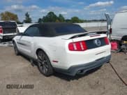 ✅ 2011 Ford Mustang GT Premium • VIN: 1ZVBP8FFXB5116551 • Lot: 43537933. Wystawiony na IAAI z przebiegiem 89 201 mil. Bezpłatny archiwum sprzedaży aukcyjnych z USA i szczegółowy raport historii pojazdu na DreamBid. Zdjęcie 3.