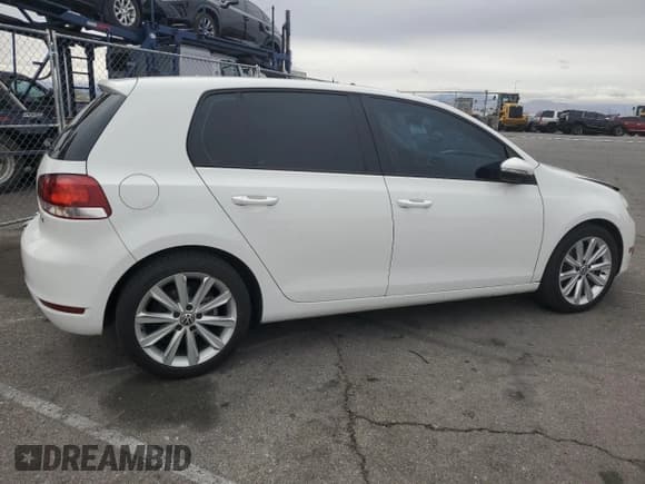 ✅ 2013 Volkswagen Golf TDI w/Sunroof & Nav • VIN: WVWDM7AJ2DW026351 • Lot: 48579975. Wystawiony na Copart z przebiegiem 99 702 mil. Bezpłatny archiwum sprzedaży aukcyjnych z USA i szczegółowy raport historii pojazdu na DreamBid. Zdjęcie 3.