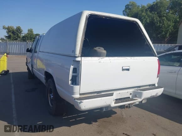 ✅ 1998 GMC Sierra 2500 • VIN: 1GTGC29J1WE529918 • Лот: 42417638. Опубликован ранее на IAAI с пробегом 110 854 миль. Бесплатный доступ к архиву аукционных продаж из США и подробный отчёт об истории автомобиля на DreamBid. Изображение 3.