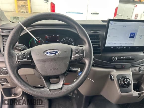 ✅ 2022 Ford E-Transit Cargo • VIN: 1FTBW9CKXNKA20017 • Lot: 42773077. Wystawiony na IAAI z przebiegiem 30 685 mil. Bezpłatny archiwum sprzedaży aukcyjnych z USA i szczegółowy raport historii pojazdu na DreamBid. Zdjęcie 1.