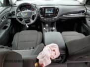 ✅ 2018 Chevrolet Traverse LS • VIN: 1GNEVFKW3JJ238391 • Lot: 67797394. Wystawiony na Copart z przebiegiem 58 194 mil. Bezpłatny archiwum sprzedaży aukcyjnych z USA i szczegółowy raport historii pojazdu na DreamBid. Zdjęcie 8.